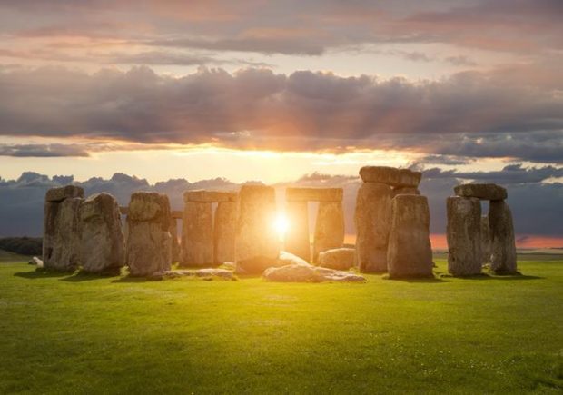 Atardecer en el solsticio verano en Stonehenge