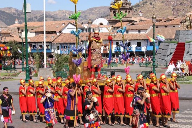 Procesión e la fiesta Inti Raymi