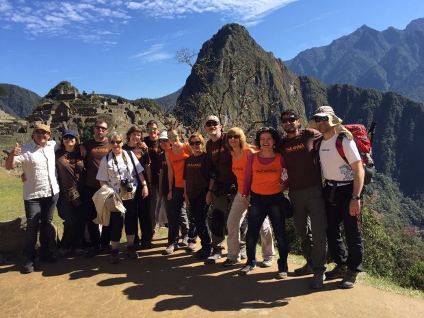 Viajeros Tarannà en el Machu Picchu durante su viaje a Perú.